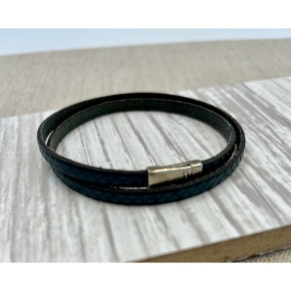 Artisan Bracelet Spain Embossed Leather Quality Zamak Magnetic Clasp Womens Teal - Picture 1 of 4